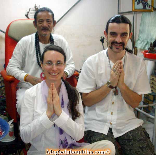 Maitre en tatouages rituels thai.